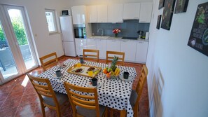 Dining - Green Escape Holiday House by Villas Guide (Stankovci)
