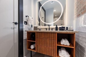 Room - 3BR Group Haven + Private Patio Walk to French Quarter The Mayfair (New Orleans)