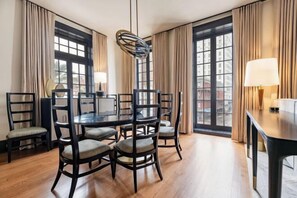 Room - 3BR City Views: Walk to French Quarter The Mayfair (New Orleans)