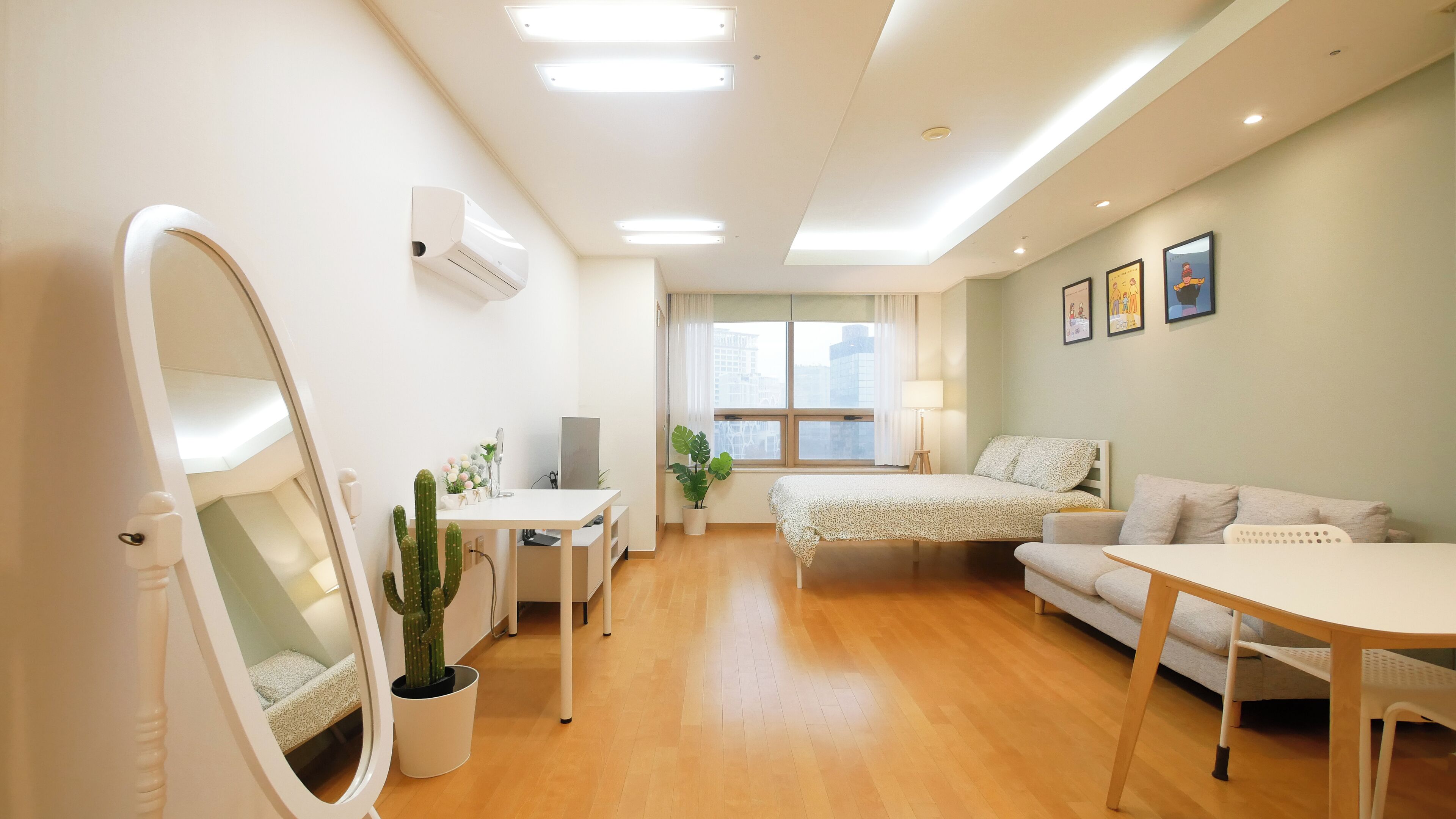 Iron/ironing board, Internet, bed sheets