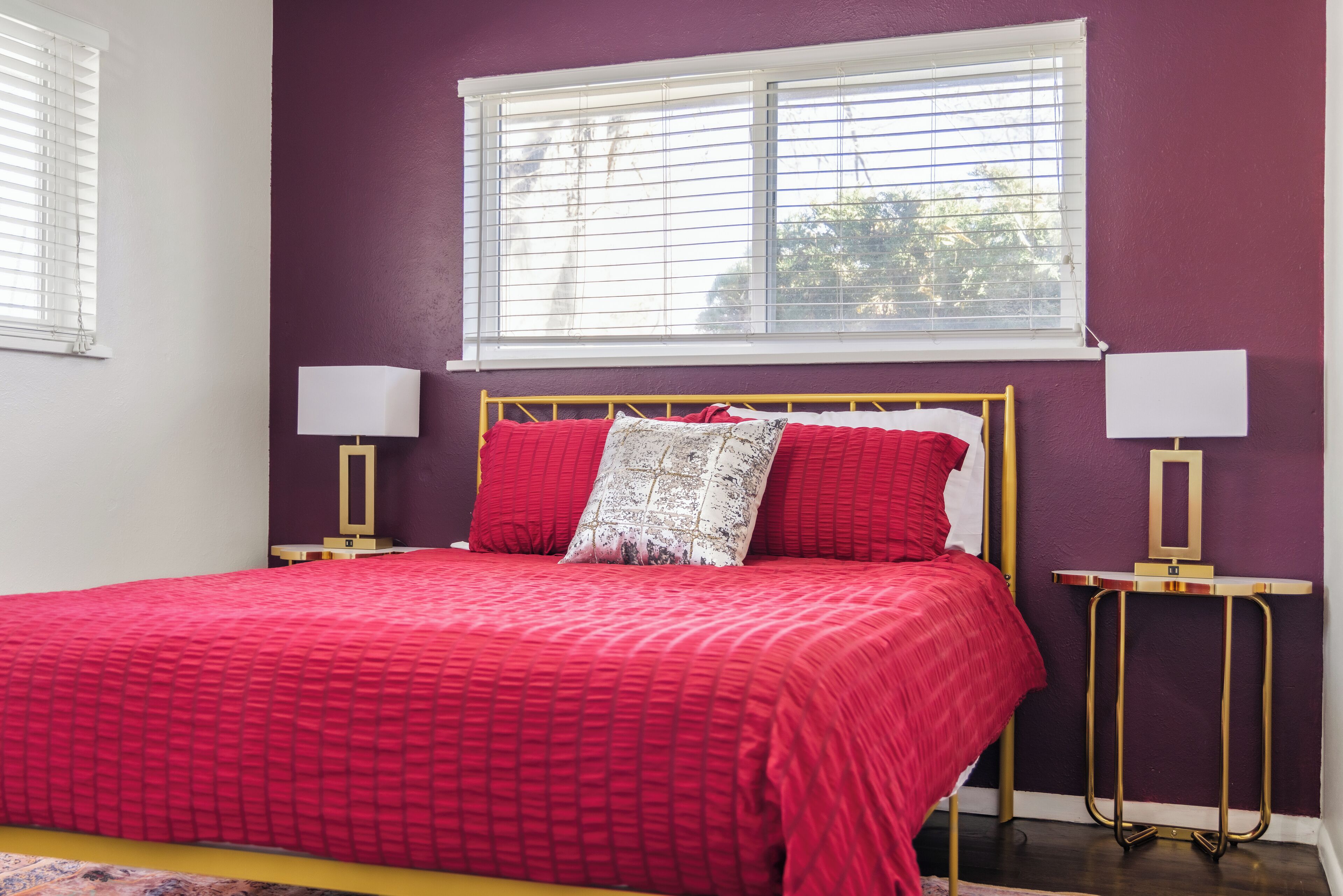 3 bedrooms, internet, bed sheets