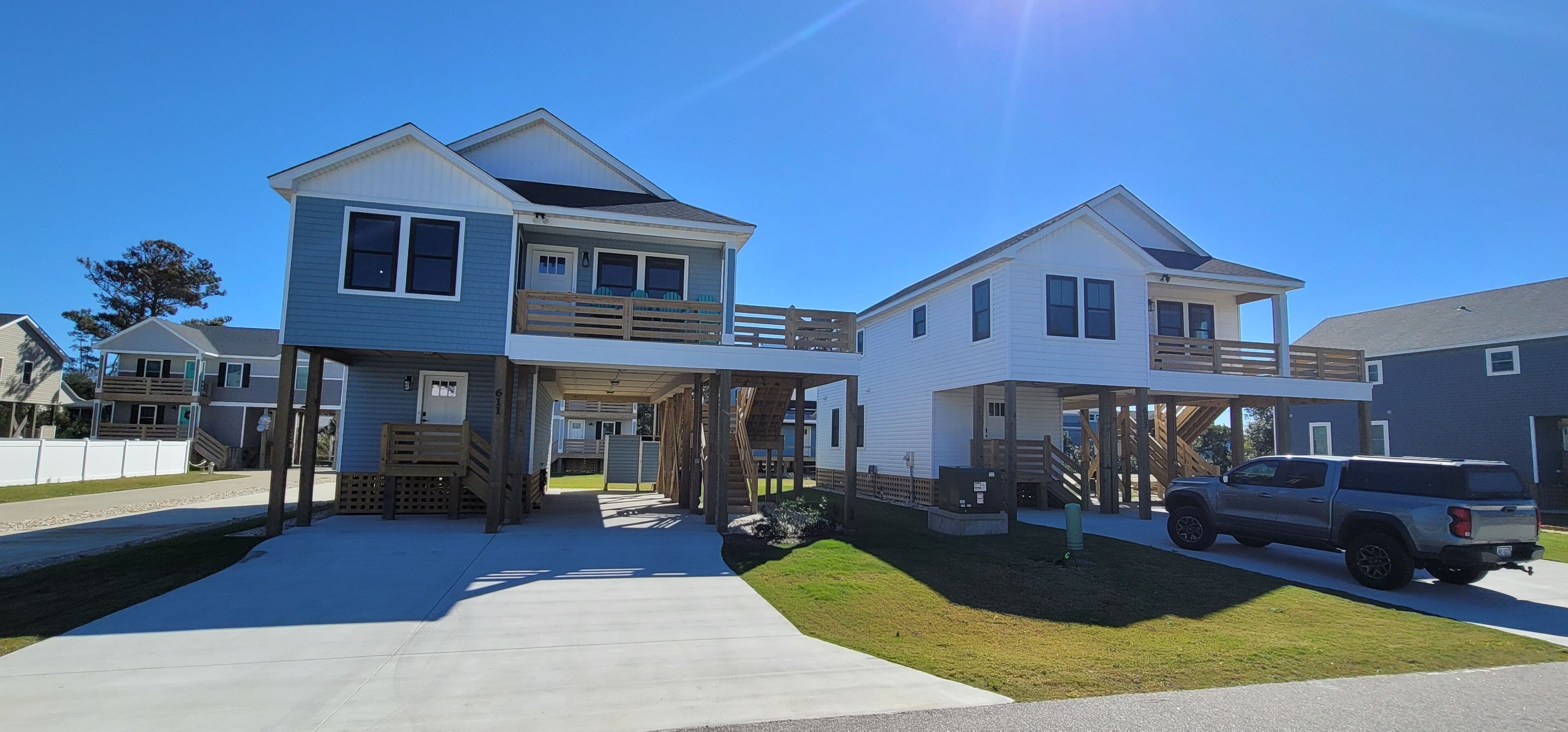 Lovely new beach bungalow steps from the Bay and a very short drive to the ocean