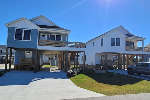 Lovely new beach bungalow steps from the Bay and a very short drive to the ocean