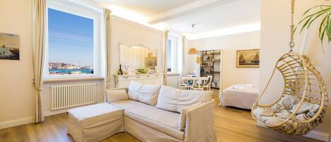 Deluxe Suite, Harbor View | Free WiFi, wheelchair access
