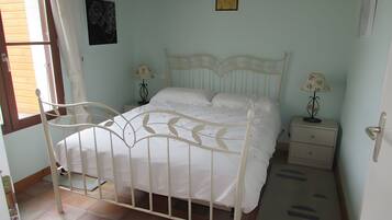 Iron/ironing board, WiFi