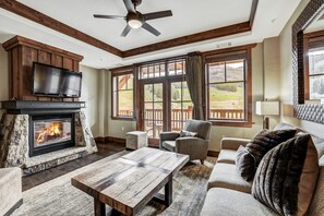 TV, fireplace, DVD player, offices - Luxe 4BR Condo w/ Fireplace | Slopeside Location (Breckenridge)
