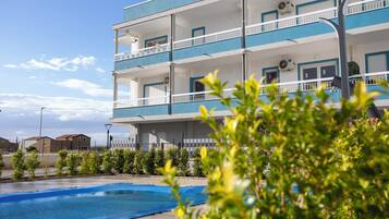 Außenpool (je nach Saison geöffnet)