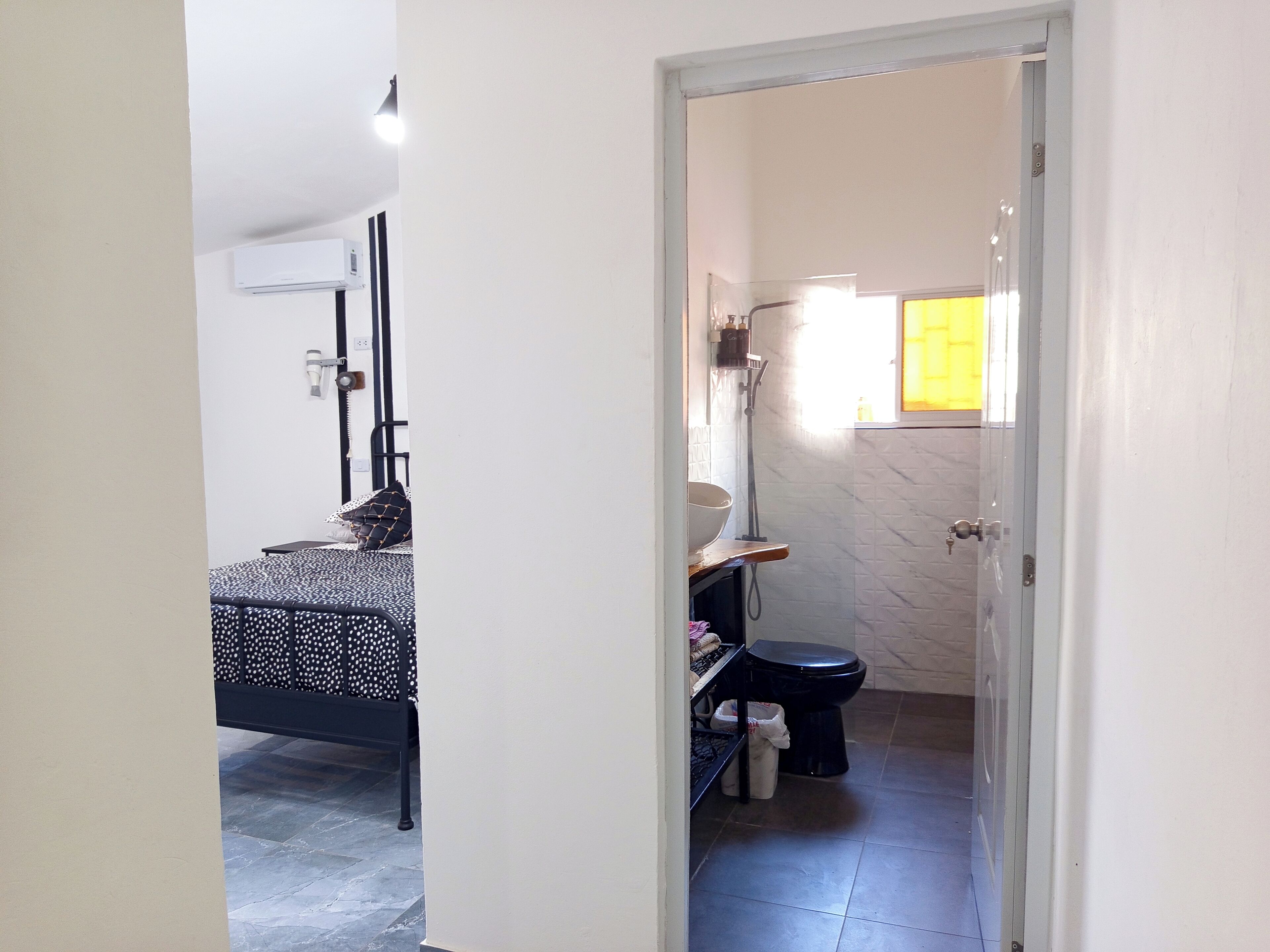 Studio, Beach View | Bathroom | Shower, free toiletries, hair dryer, towels