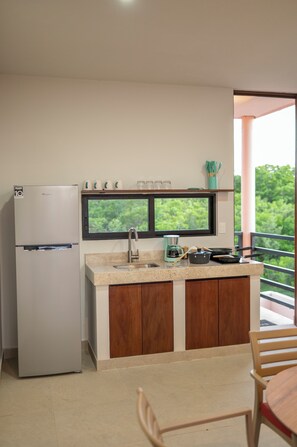 Grand réfrigérateur, plaque de cuisson