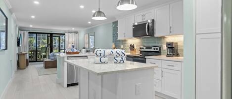 冰箱、微波炉、烤箱、炉灶