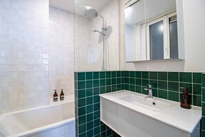 Hair dryer - Sevres - Bright 2-bedroom near Bon Marché (Paris)