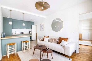 Smart TV - Sevres - Bright 2-bedroom near Bon Marché (Paris)