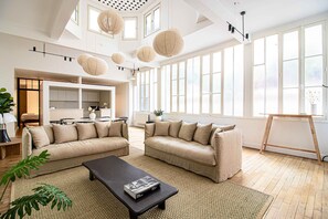 Smart TV - Sévigné - Magnificent Artist's Loft in the Heart of the Marais (Paris)