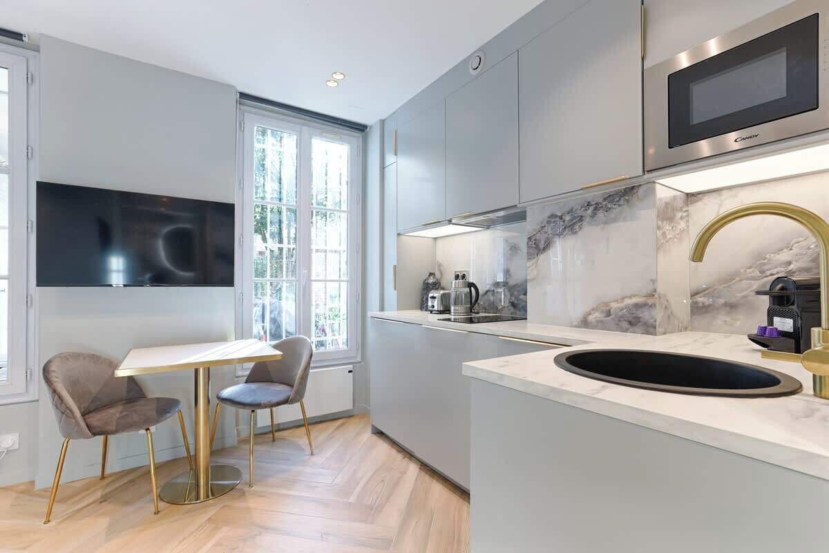 Fridge, microwave, coffee/tea maker, toaster