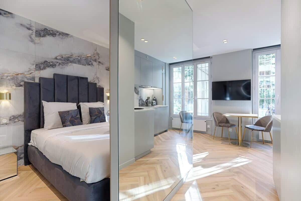 Iron/ironing board, travel cot, WiFi, bed sheets