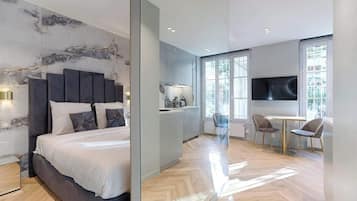 Fer et planche à repasser, lit parapluie, Wi-Fi, draps fournis