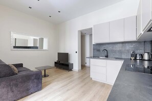 TV, offices - Appartement Design proche de l'Opera Garnier (Paris)