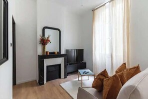 TV, offices - Appartement de charme 1BR proche Gare de Lyon (Paris)