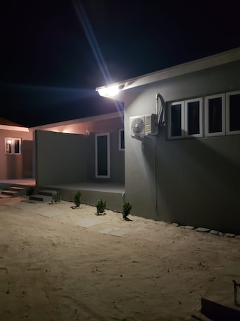 Property grounds. Lovely 1-bedroom island getaway apartment with AC in George Town Exuma
Bahamas