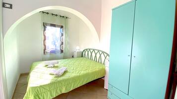 Iron/ironing board, WiFi, bed sheets