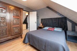 2 slaapkamers, een strijkplank/strijkijzer, wifi, beddengoed