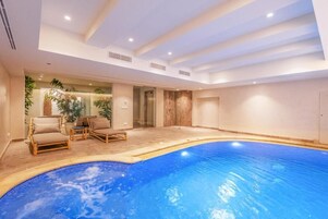 Una piscina techada