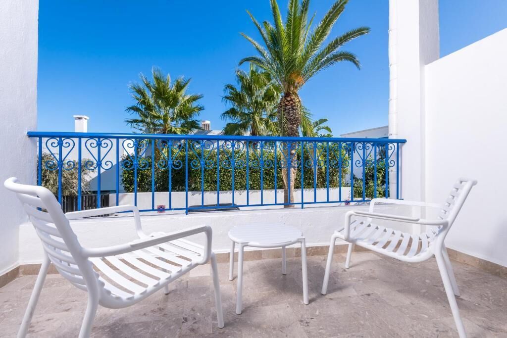 Chambre Double Confort, balcon, vue colline | Bureau, espace de travail pour ordinateur portable