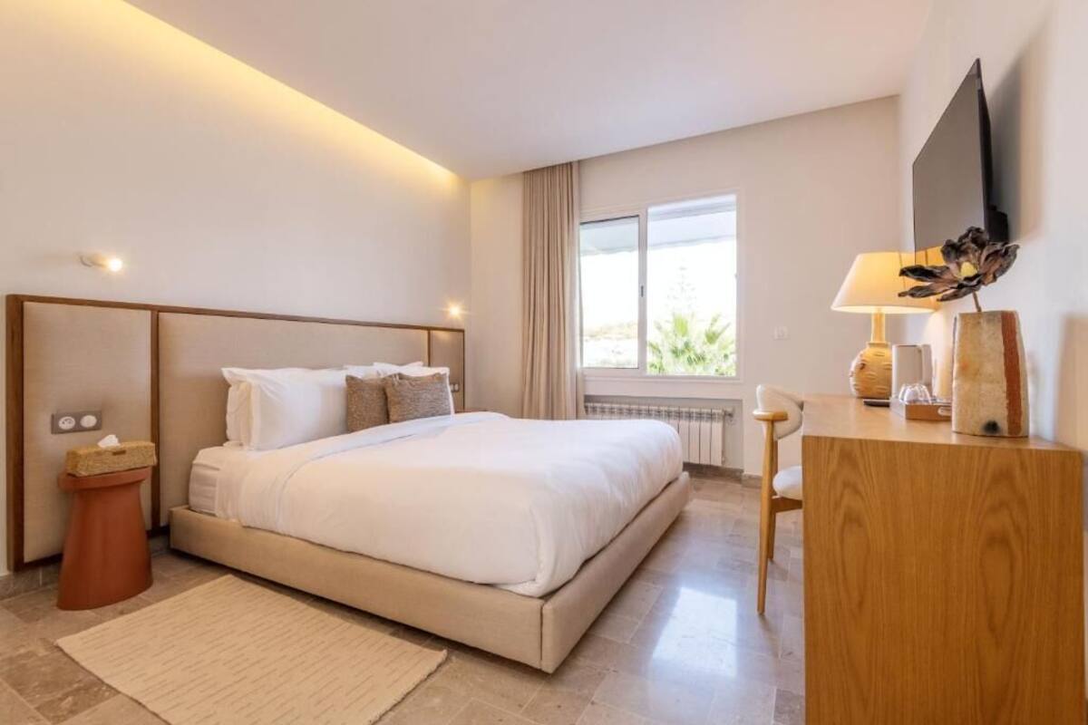 Doppia Comfort, balcone, vista collina | Una scrivania, postazione laptop, Wi-Fi gratuito