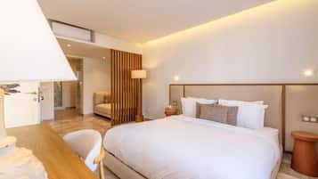 Dobbeltrom – comfort, balkong, utsikt mot høyde | Skrivebord, skrivebord for bærbar PC og strykejern/-brett