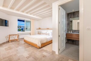 舒适四人房, 山景 | 办公桌、笔记本电脑工作区、熨斗/熨板、免费 WiFi
