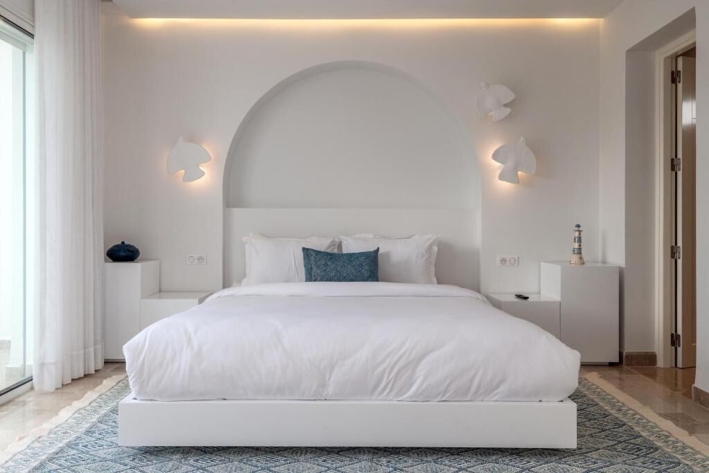 Deluxe-Doppelzimmer, Balkon, Hügelblick | Schreibtisch, laptopgeeigneter Arbeitsplatz, Bügeleisen/Bügelbrett