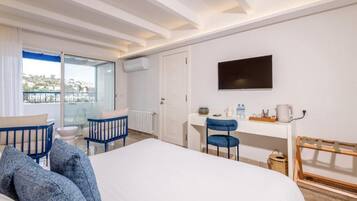 Desk, laptop workspace, free WiFi