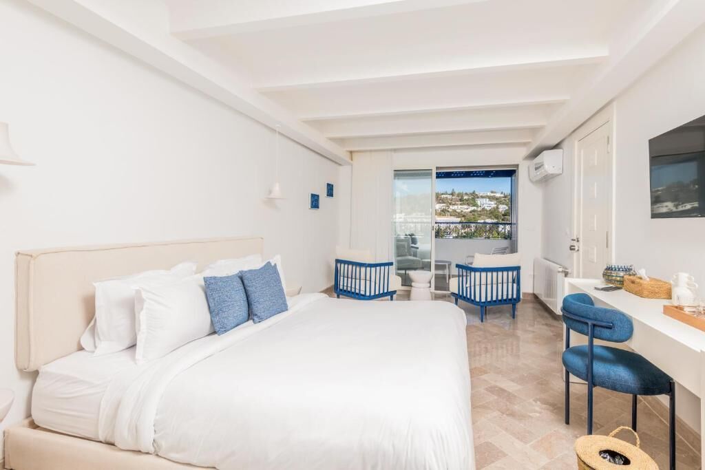 디럭스 더블룸, 발코니, 부분 바다 전망 | 책상, 노트북 작업 공간, 무료 WiFi