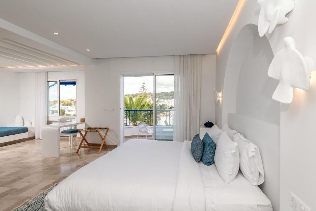 Doppia Deluxe, balcone, vista collina | Una scrivania, postazione laptop, Wi-Fi gratuito