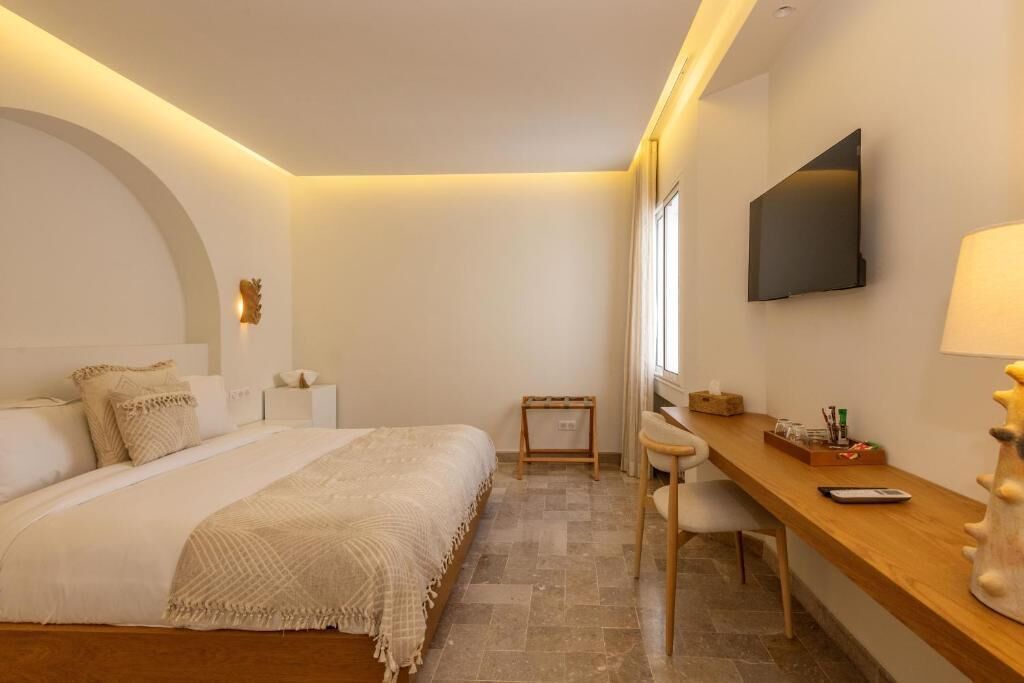 Doppia Standard, vista cortile | Una scrivania, postazione laptop, Wi-Fi gratuito