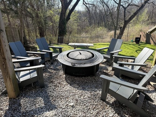 Boonville House on the Hill. 2-bedroom fully furnished apartment Boonville