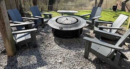 Boonville House on the Hill. 2-bedroom fully furnished apartment Boonville