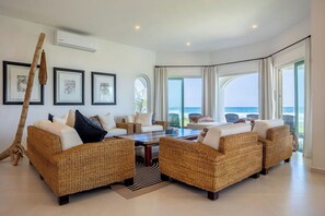 Smart TV, reproductor de DVD y libros 