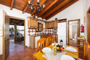 Dining - Villa Cortijo Porroncico (Nerja)