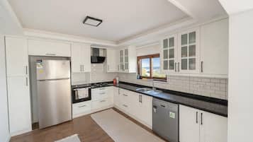 Køleskab, mikrobølgeovn, ovn, opvaskemaskine