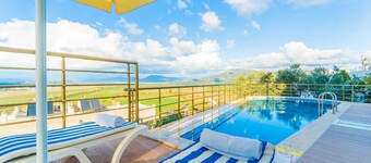 Villa Everest - Four Bedroom Villa, Sleeps 10