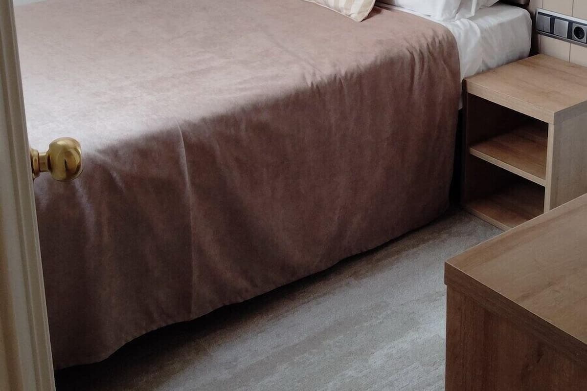 Basic Single Room | Desk, laptop workspace, free WiFi, bed sheets