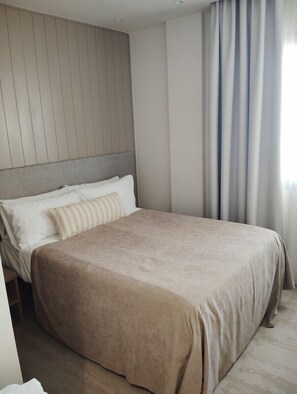 基本雙人房 | 書桌、手提電腦工作空間、隔音、免費 Wi-Fi