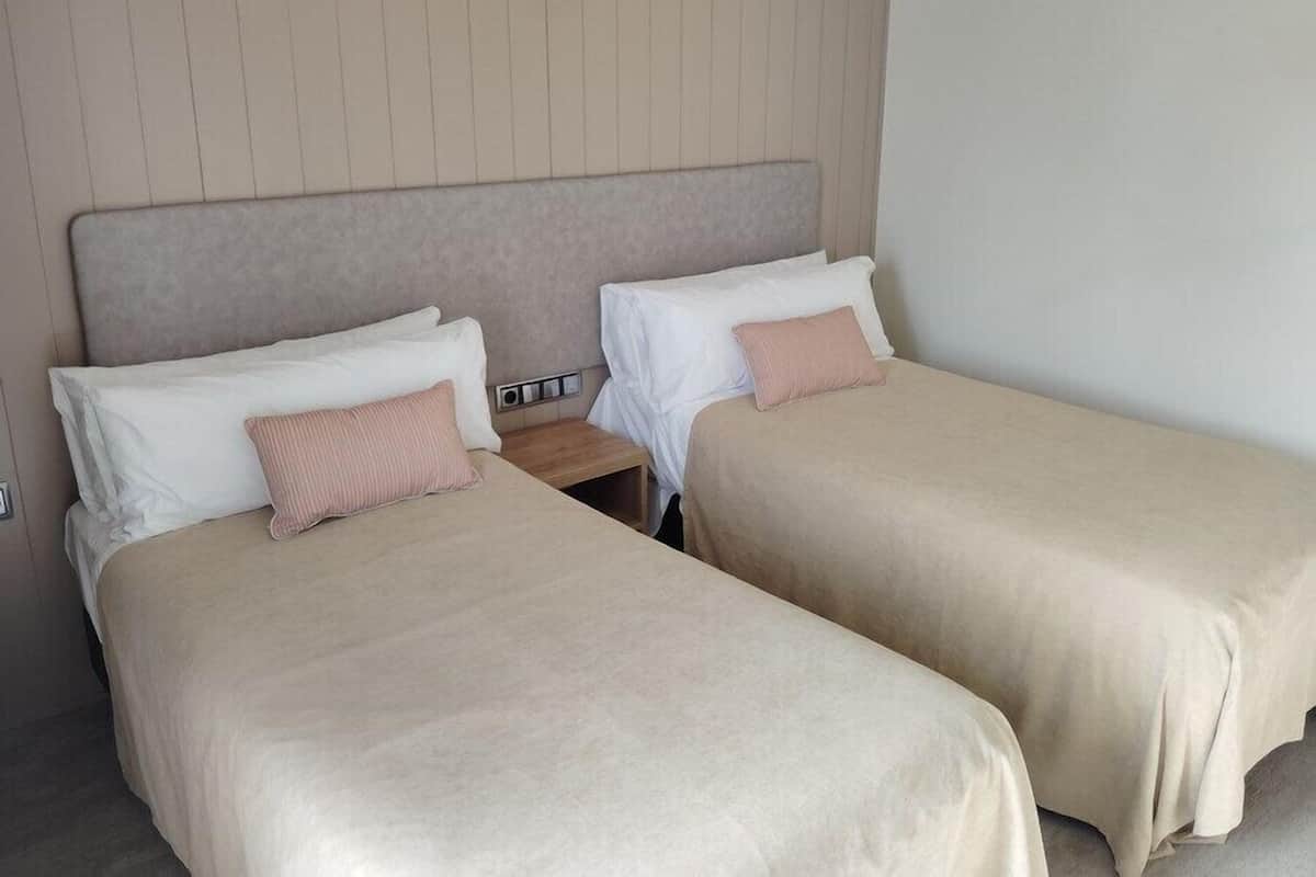 Superior Twin Room | Desk, laptop workspace, free WiFi, bed sheets