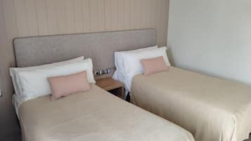 Superior Twin Room | Desk, laptop workspace, free WiFi, bed sheets