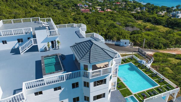 Exterior - Nirvana Penthouse with Private Pool and Ocean Views in Treasure Beach (Treasure Beach)