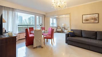 Comfort appartement, balkon, uitzicht op tuin | Woonruimte | Flatscreentelevisie