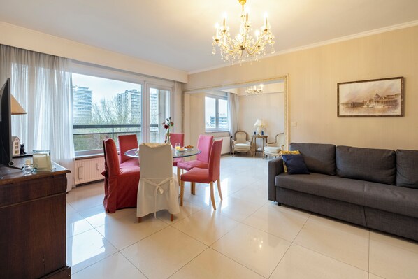 Comfort Apartment, Balcony, Garden View | Living area