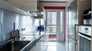 Comfort appartement, balkon, uitzicht op tuin | Privékeuken | Een waterkoker