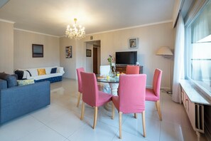 Comfort Apartment, Balcony, Garden View | In-room dining